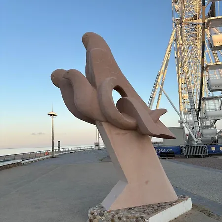 Bel Front De Appartement