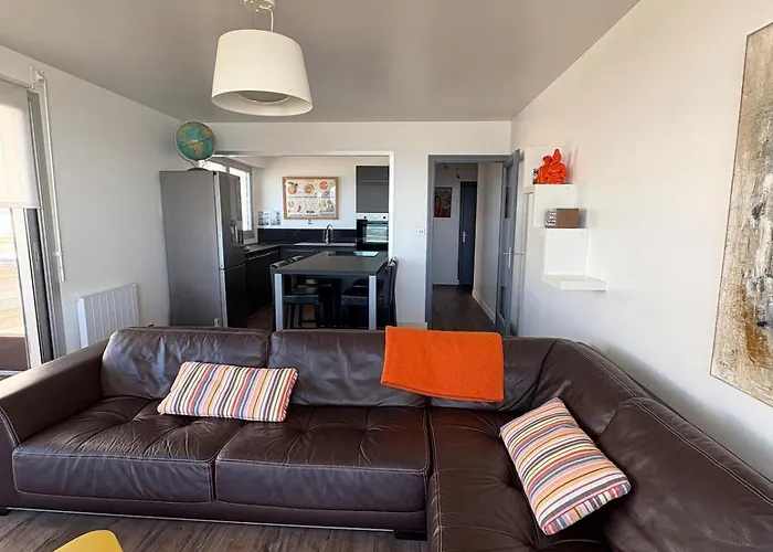 Bel Front De Appartement